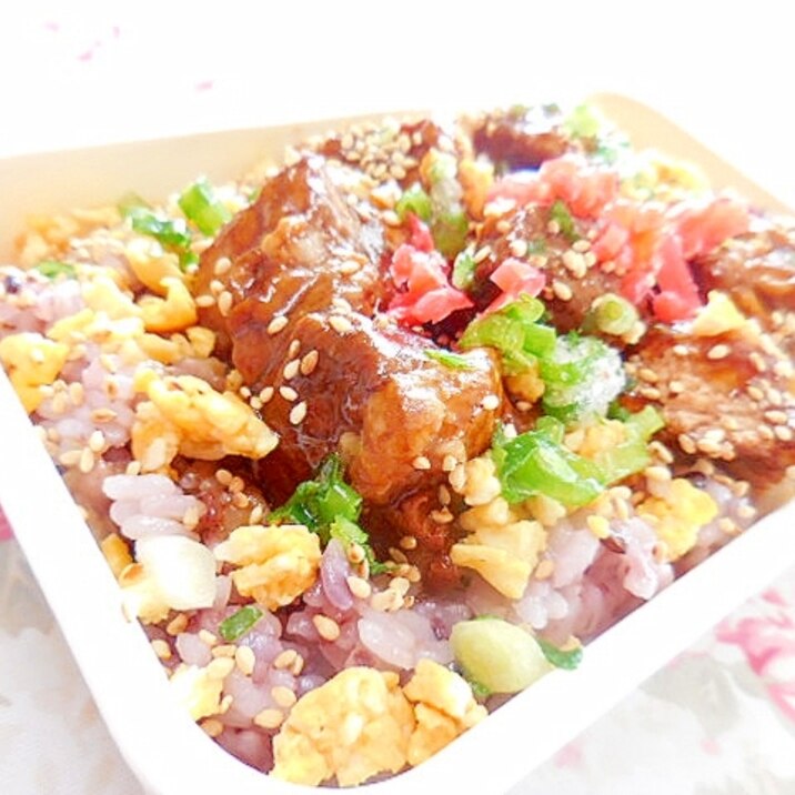 雑穀米ｄｅ❤豚角煮と炒り卵の乗っけ弁当❤